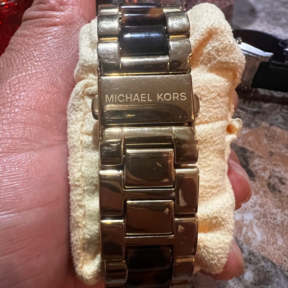 Mk watch preloved great condition. No box - Picture 5 of 7